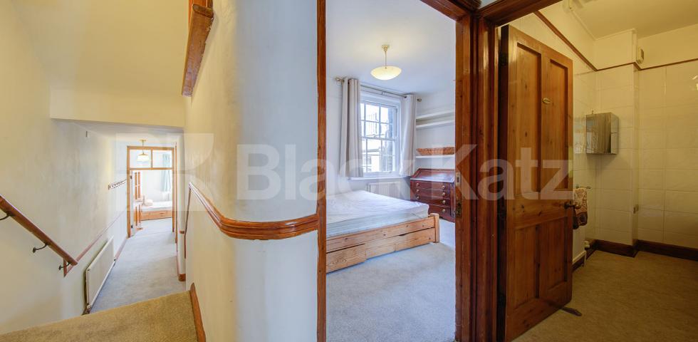 			ZONE 1 LOCATION, 2 Bedroom, 1 bath, 1 reception Apartment			 Haberdasher street, OLD STREET